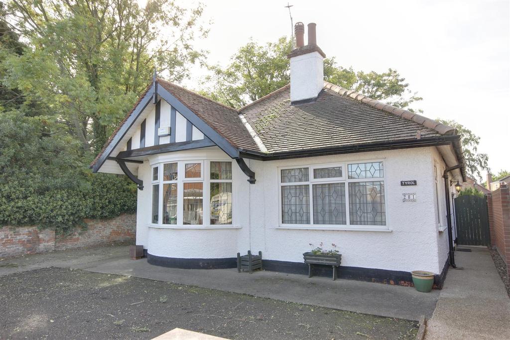 Northgate, Cottingham 2 bed detached bungalow £250,000