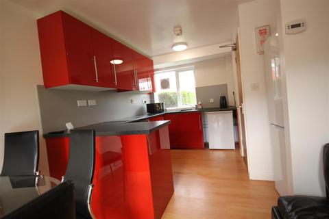 4 bedroom terraced house to rent, 30 Watermill CloseSelly OakBirmingham
