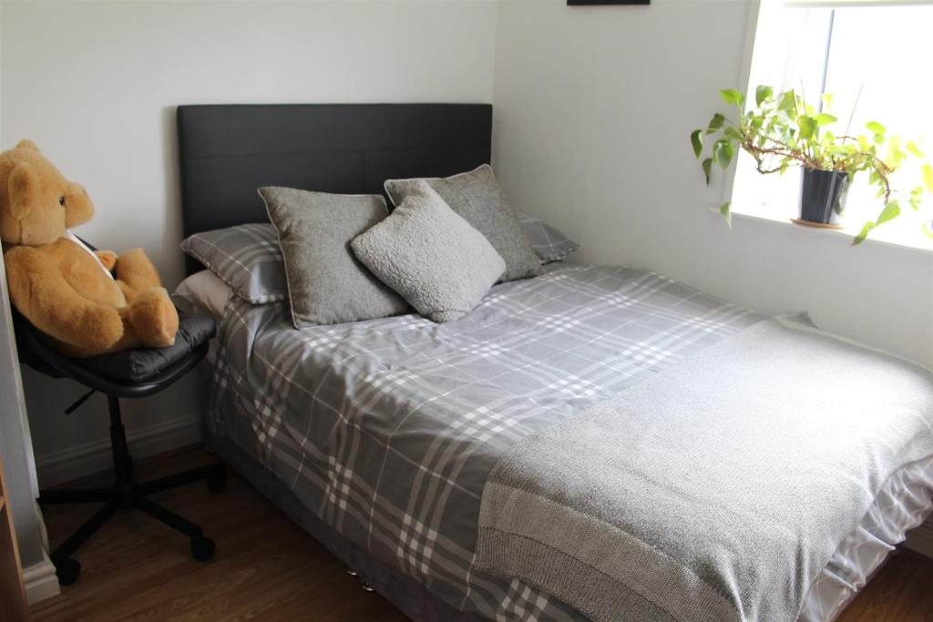 Bedroom 2.JPG