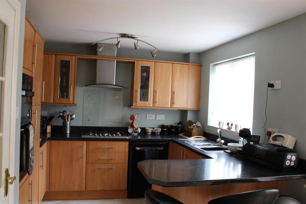 28 Kitchen.jpg