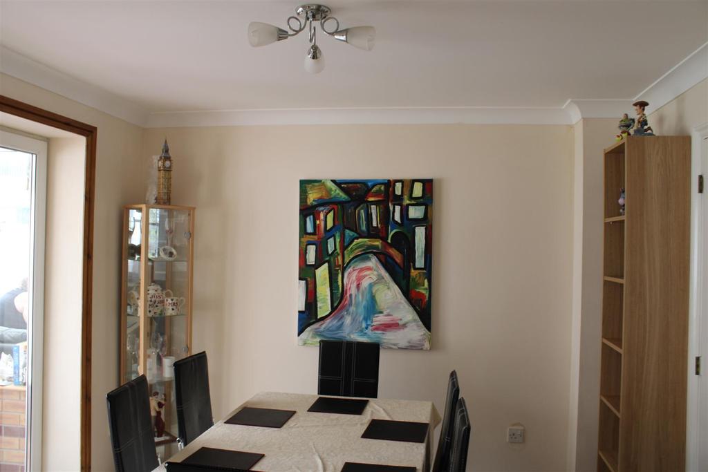 28 Dining Room.jpg