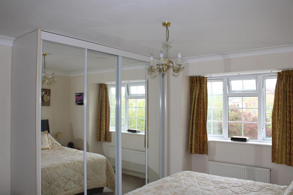 28 Master Bedroom.jpg