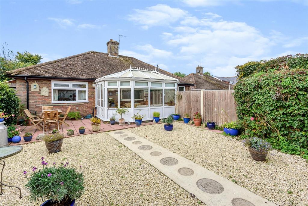 Longmoor Road, Liphook 2 bed detached bungalow £600,000