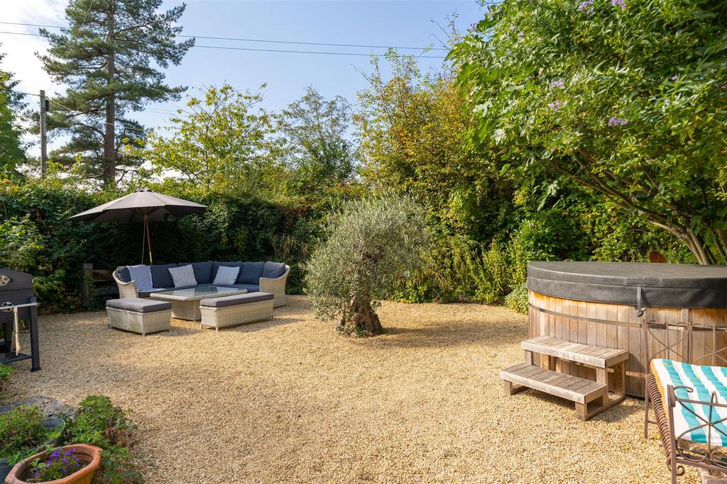 Bank Farm - by Ralph Media Group 01784.jpg