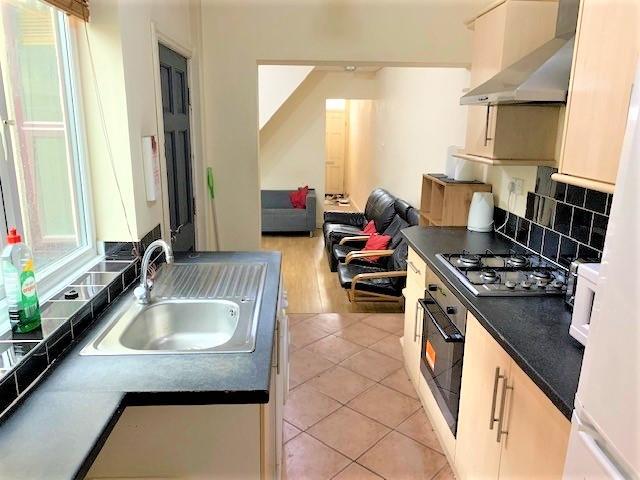 Kitchen2.jpg