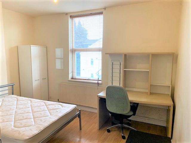 Bedroom 222.jpg
