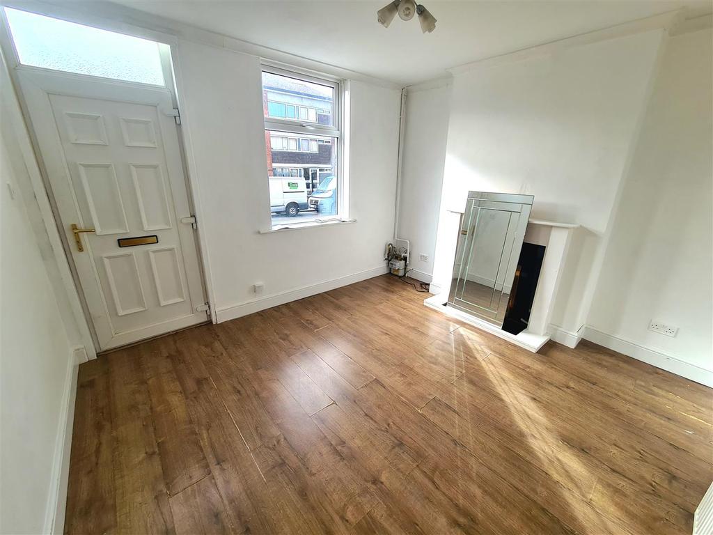 Coleshill Road, Chapel End, Nuneaton 2 bed end of terrace house £130,000
