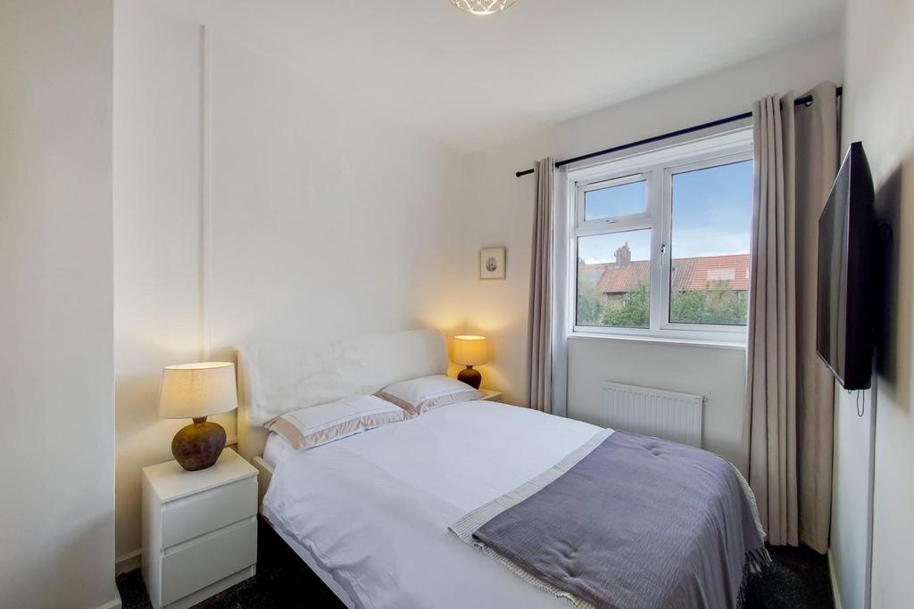7 Main Bedroom-0.jpg