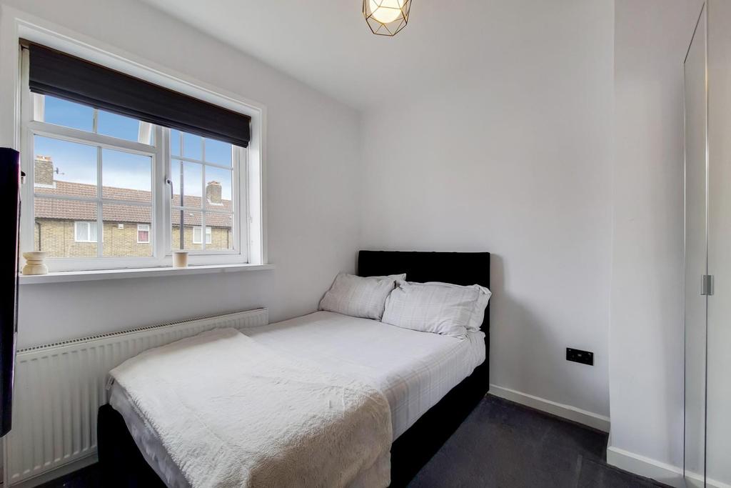 9 Bedroom 2-0.jpg