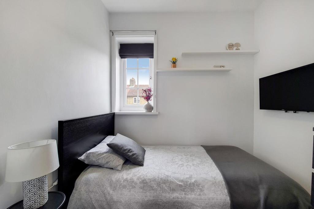 10 Bedroom 3-0.jpg