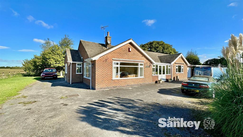 Doles Lane, KirkbyInAshfield... 3 bed detached bungalow £450,000