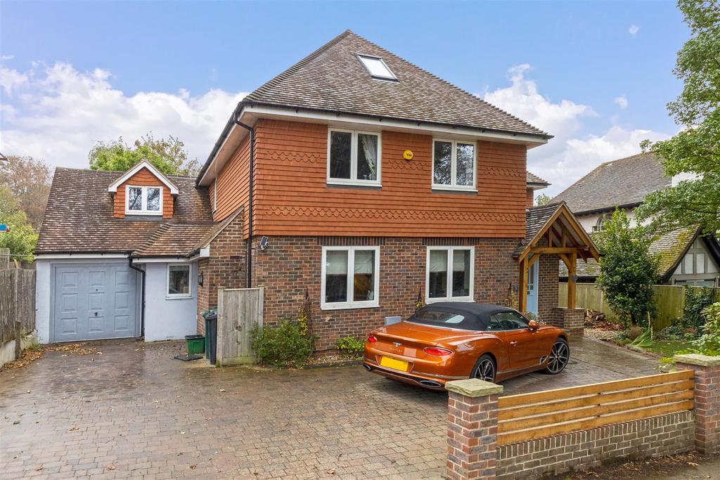 Shirley Drive, Hove 5 bed detached house £6,500 pcm (£1,500 pw)