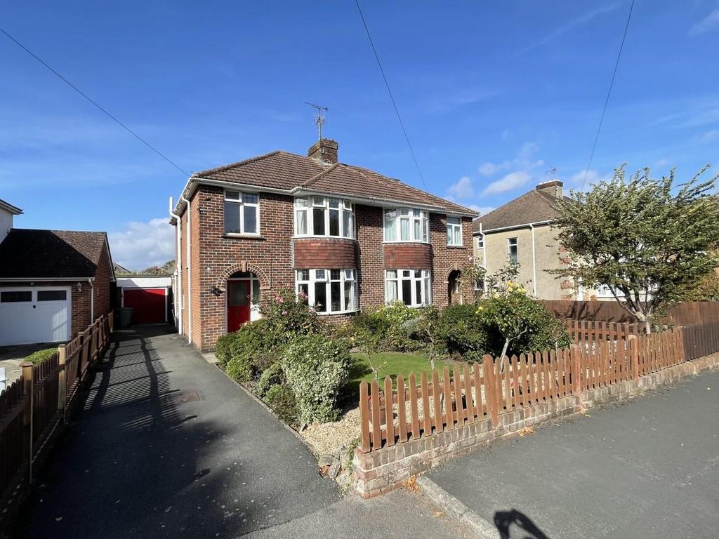 Barnwood Avenue, Barnwood, Gloucester 3 bed semidetached house £370,000