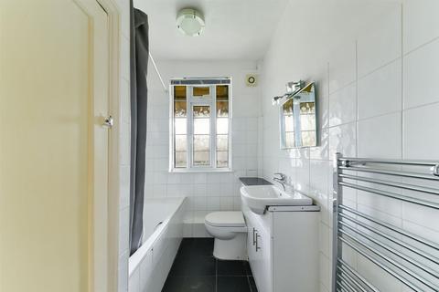2 bedroom flat for sale - Clive LodgeShirehall LaneHendonLondon