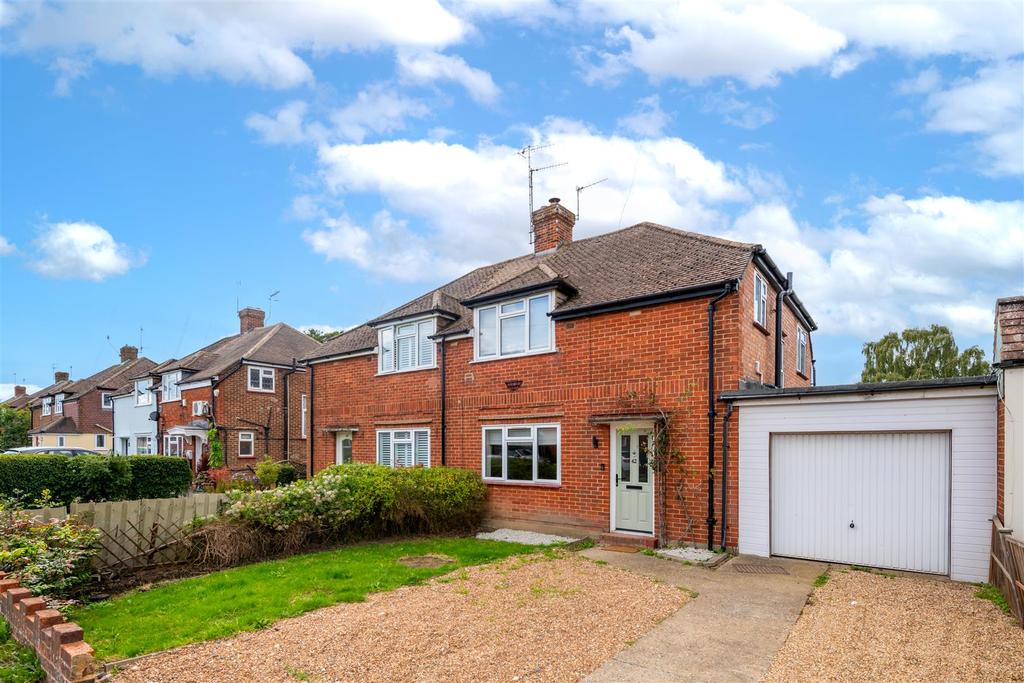 The Drive, Horley 3 bed semidetached house £500,000