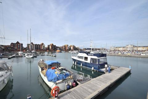 2 bedroom flat for sale, The Piazza, Eastbourne BN23
