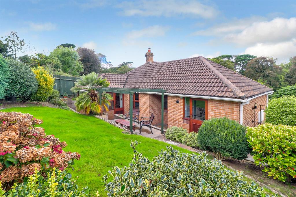 College Green, Bideford 3 bed detached bungalow £389,500