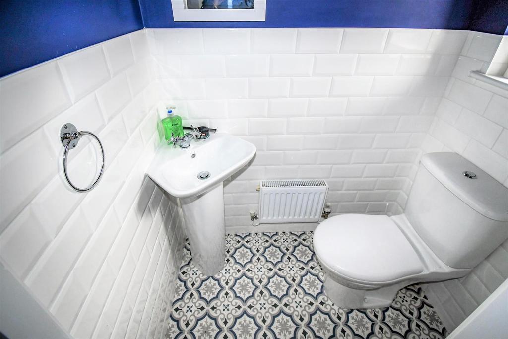 Cloakroom/Wc