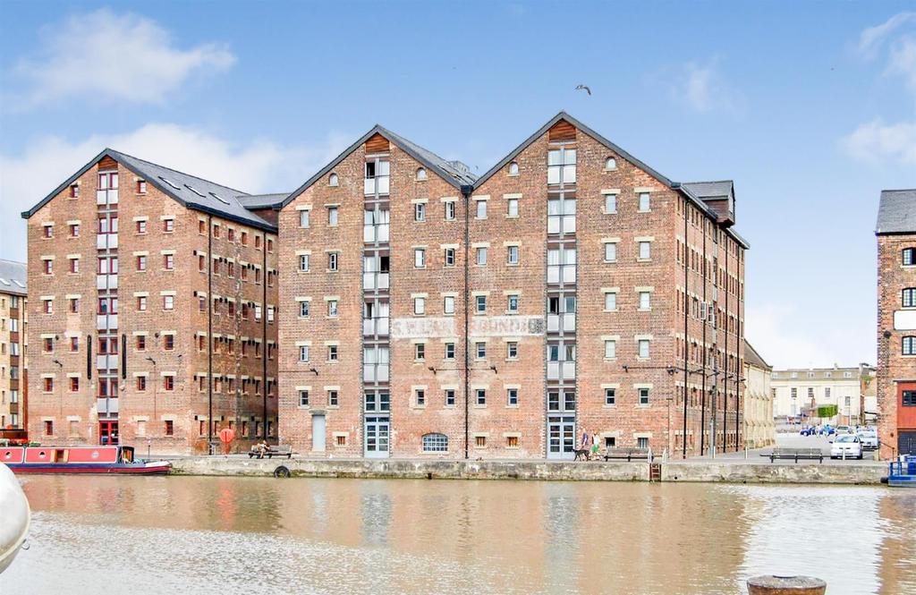Double Reynolds, Gloucester Docks... 2 bed apartment £925 pcm (£213 pw)