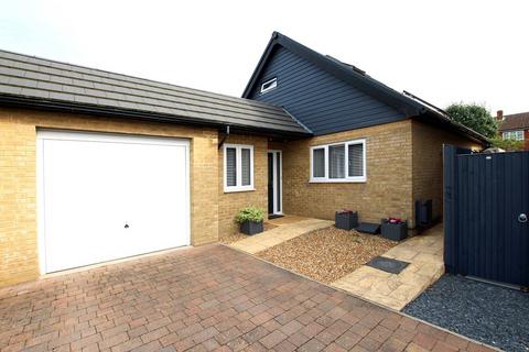 3 bedroom detached bungalow for sale - Beacon Close, Shefford, SG17