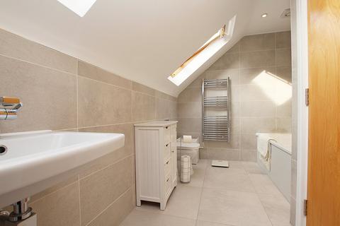 1 Beacon Close, Shefford, SG17 5ZE