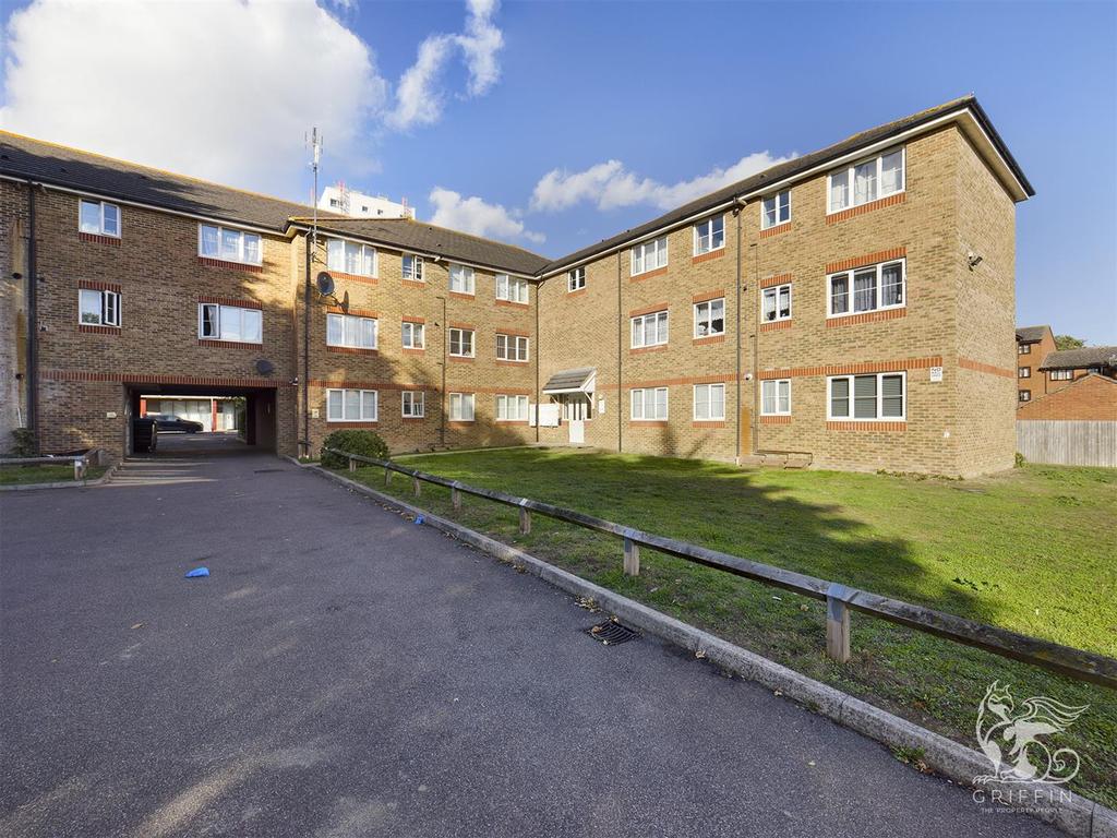 Argent Street, Grays 2 bed flat for sale £220,000