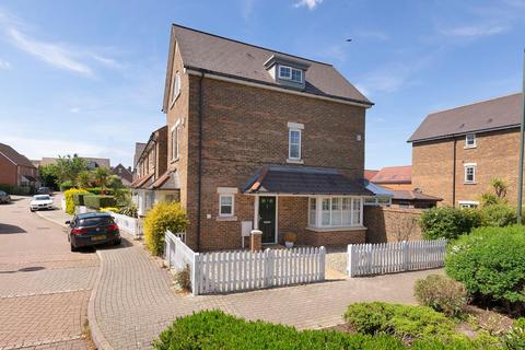 9 Baxter Way, Kings Hill, West Malling, ME19 4DE