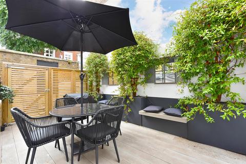 2 bedroom flat for sale, Walton Street, Knightsbridge SW3
