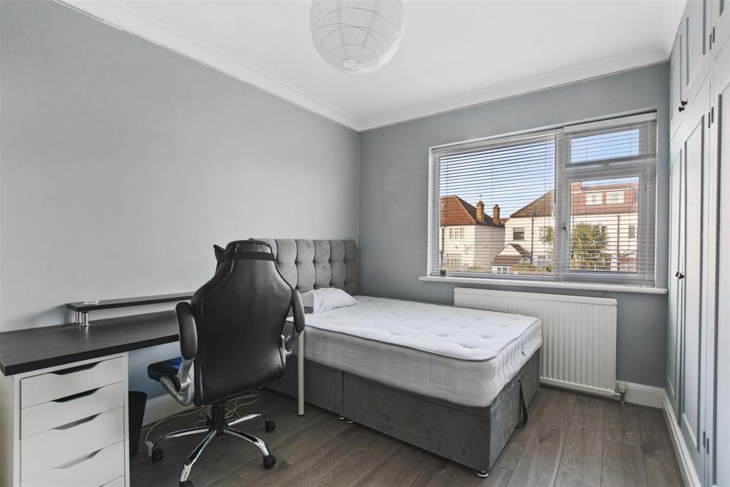 01-2551 GCWT - 9 Leigh Gdns - Bedroom -Original (6)