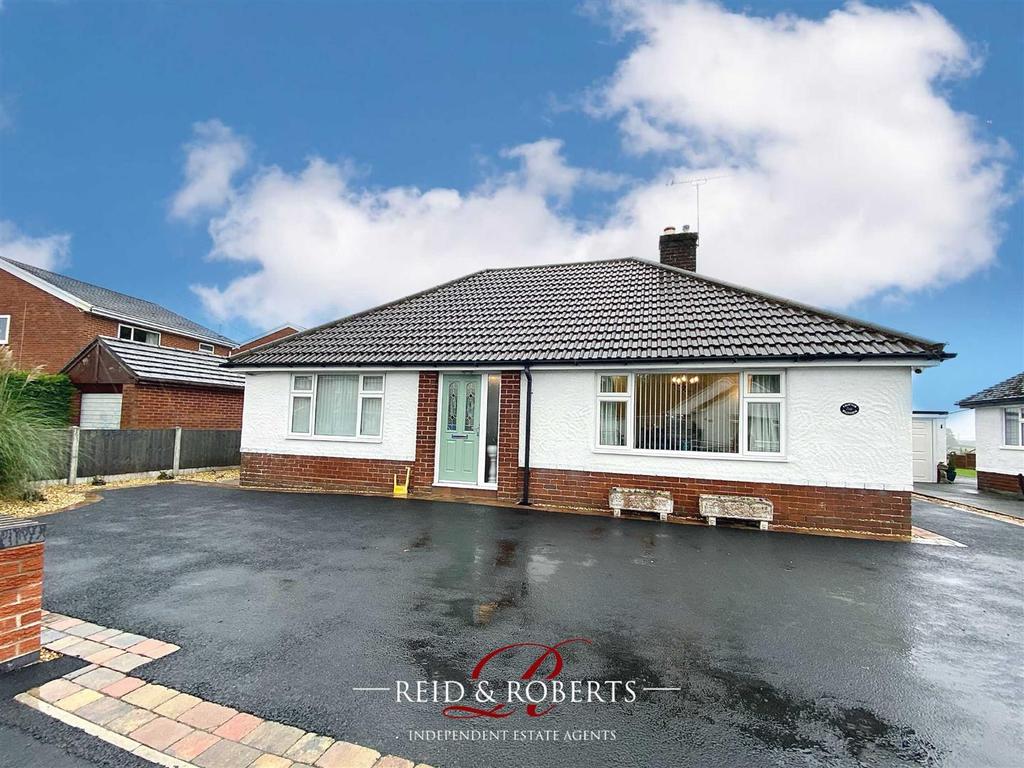 Bryn Siriol, Coedpoeth 3 bed detached bungalow £285,000