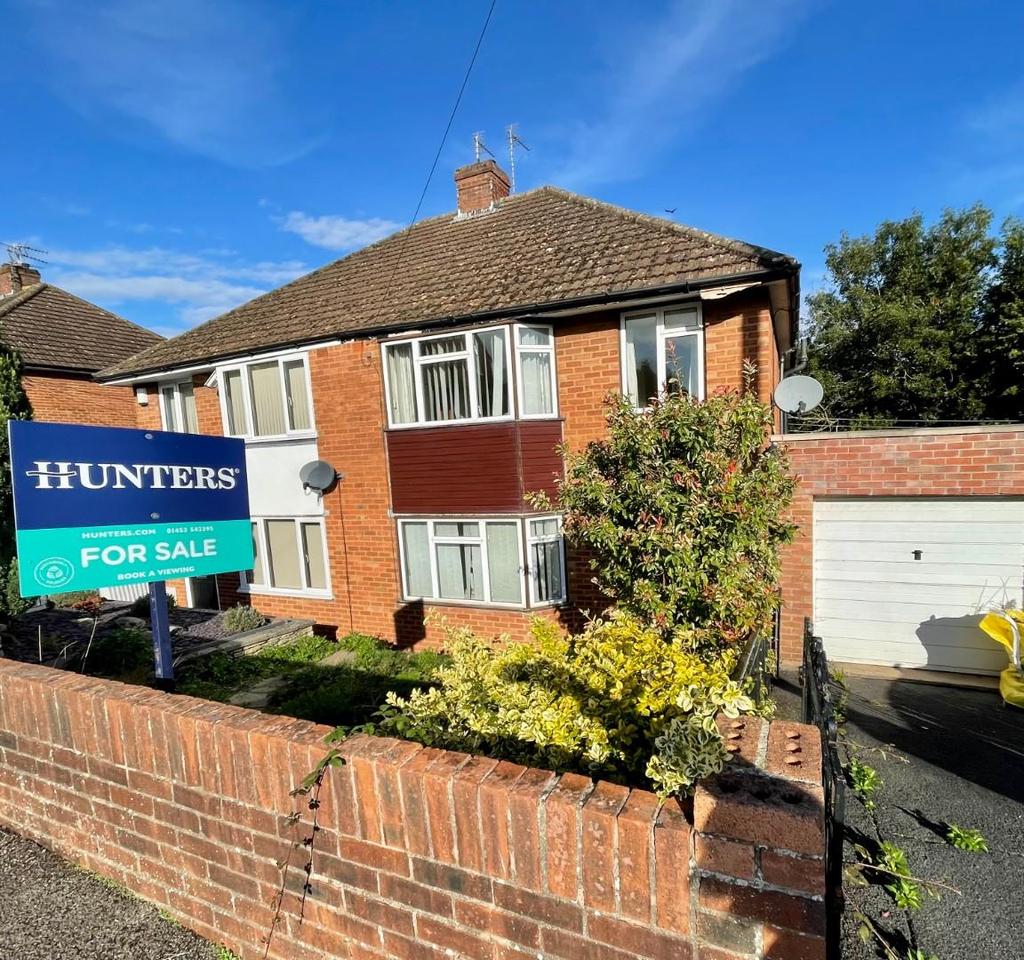 The Crescent, Tilsdown, Dursley, GL11... 3 bed semidetached house £