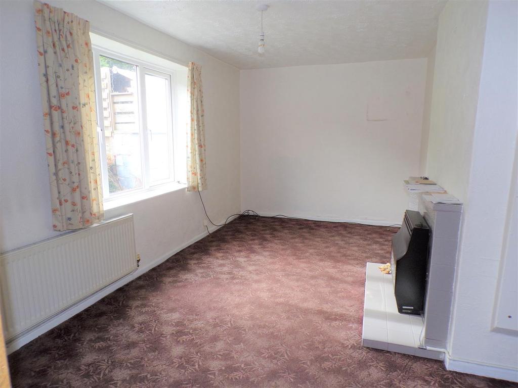 Queensway, Rugeley 3 bed semidetached house £130,000