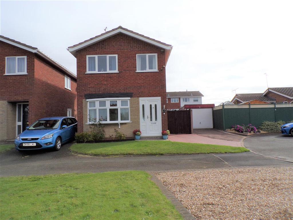 Huntsmans Rise, Cannock 3 bed detached house £259,950
