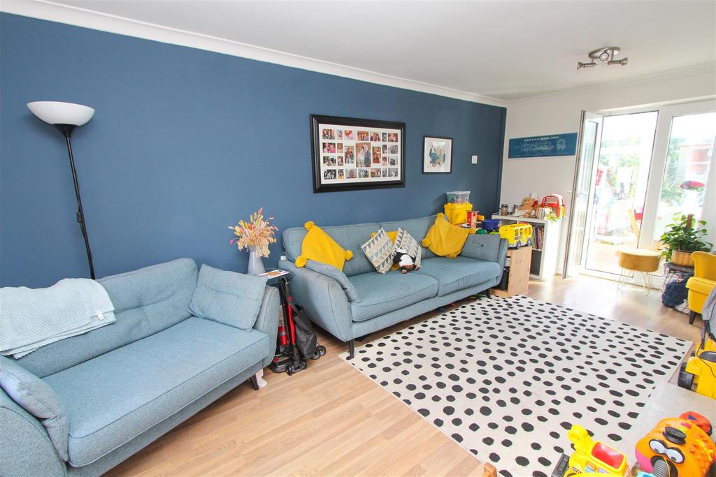 Kenilworth Close, Keynsham, Bristol 3 bed house £300,000