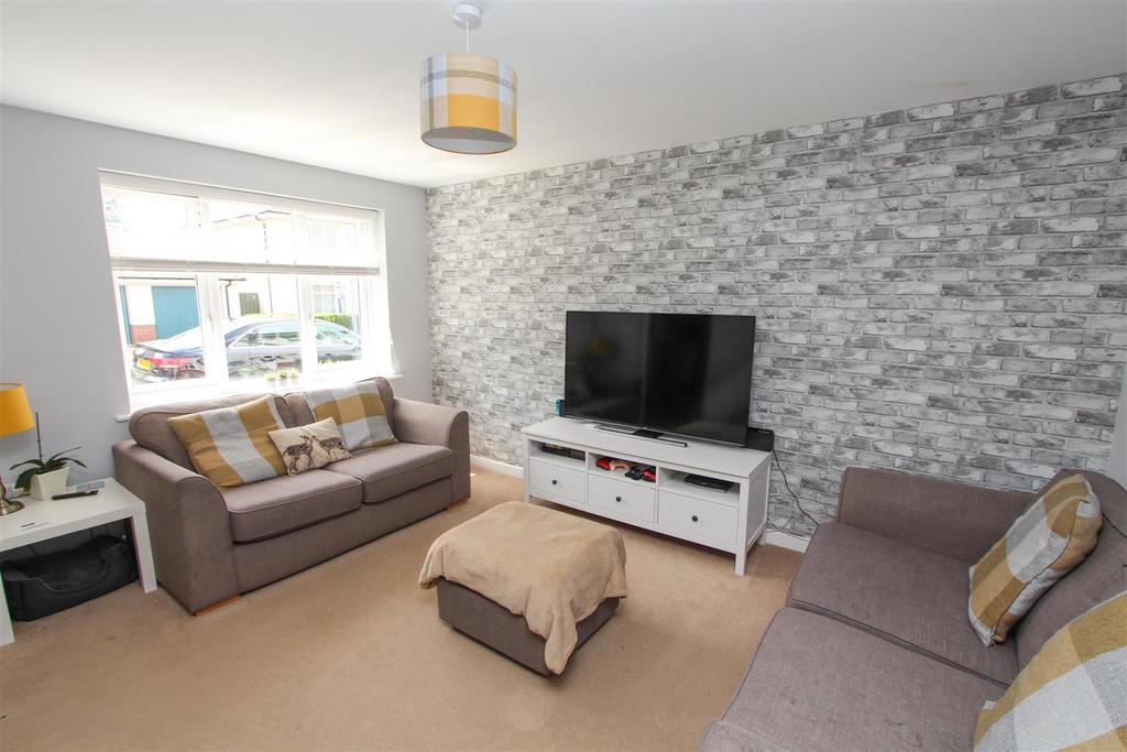 Augustus Avenue, Keynsham, Bristol 3 bed semidetached house £385,000