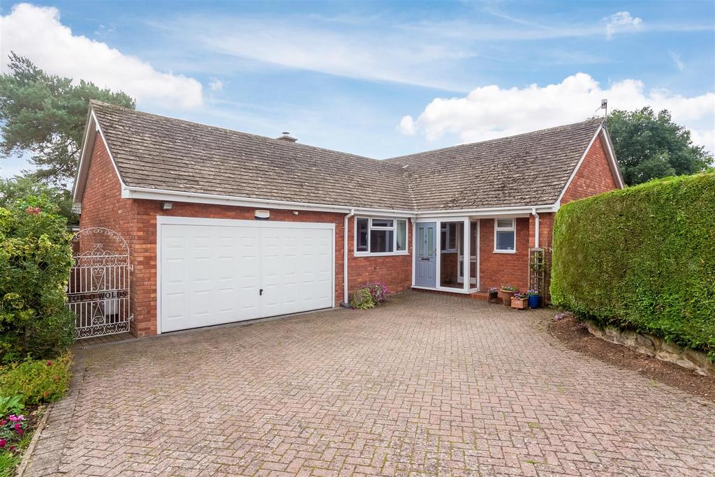 Grove Croft, HamptonOnTheHill... 3 bed detached bungalow £725,000