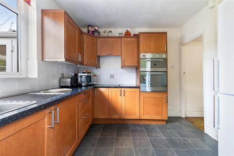 67 Hazon Way, Epsom, KT19 8HG