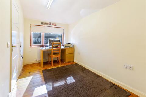 67 Hazon Way, Epsom, KT19 8HG