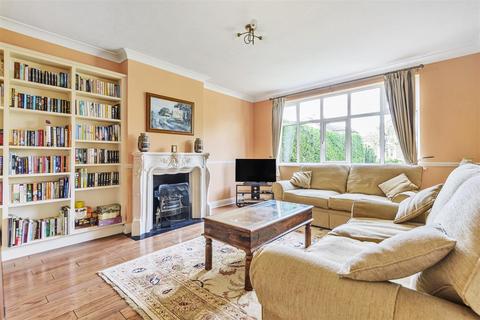 44 Oaks Avenue, Worcester Park, KT4 8XD