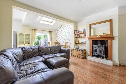 44 Oaks Avenue, Worcester Park, KT4 8XD