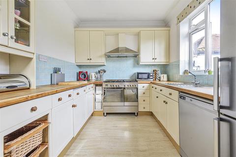 44 Oaks Avenue, Worcester Park, KT4 8XD