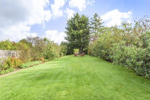 44 Oaks Avenue, Worcester Park, KT4 8XD