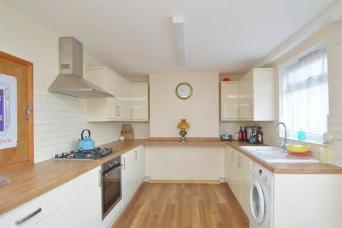 3 bedroom semi-detached house for sale - CHAIN FREE * SHANKLIN