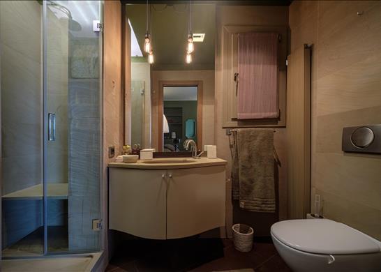3-4 bedroom pied dans l'eau apartment with private
