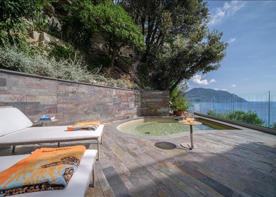 3-4 bedroom pied dans l'eau apartment with private