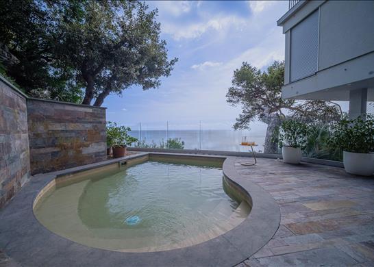 3-4 bedroom pied dans l'eau apartment with private