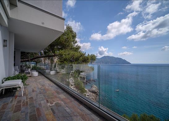 3-4 bedroom pied dans l'eau apartment with private