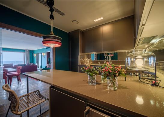 3-4 bedroom pied dans l'eau apartment with private