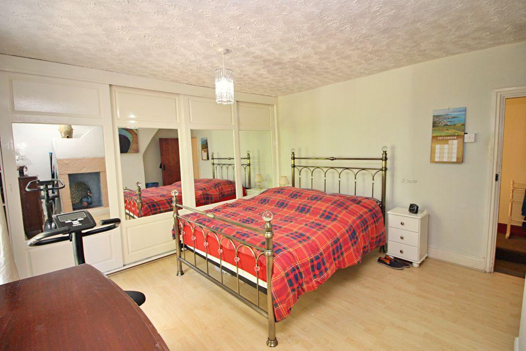 Bedroom 1 (Double)