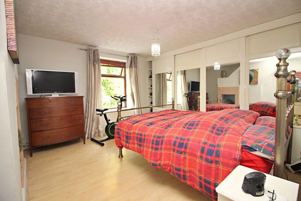 Bedroom 1 (Double)